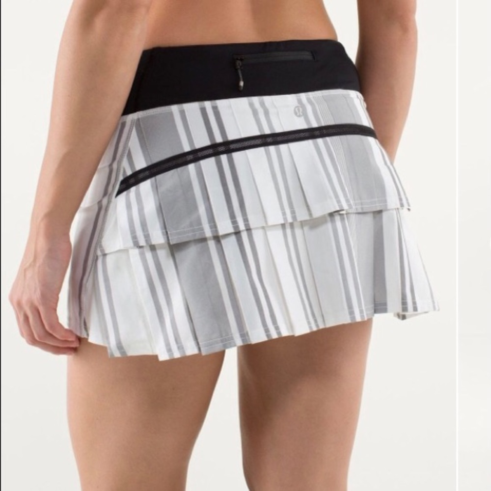 NWT RARE FIND Lululemon Run Pace Setter Groovy Stripe Nimbus Black Skort Size 6R